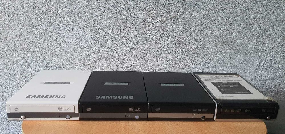 Vând dvd-uri externe LG, SAMSUNG si Philips