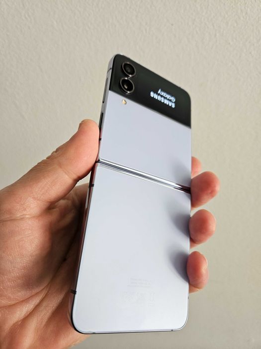 Samsung Galaxy Z flip 4 128 gb 8gb impecabil garantie.