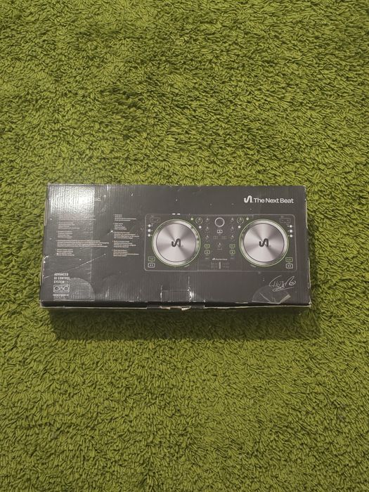 DJ-контроллеp The Next Beat by Tiësto.