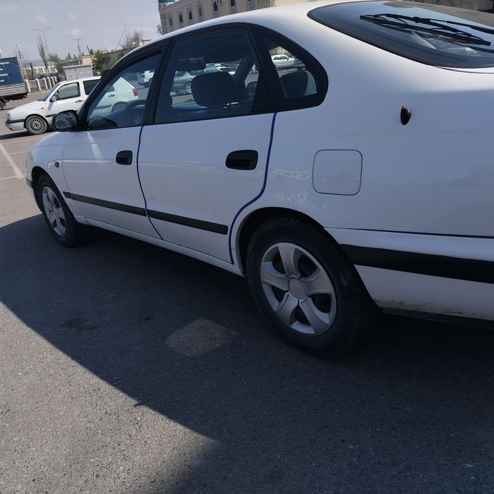 Тоёта карина е в