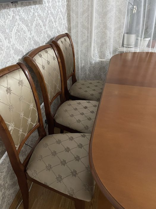 Стол со стульями