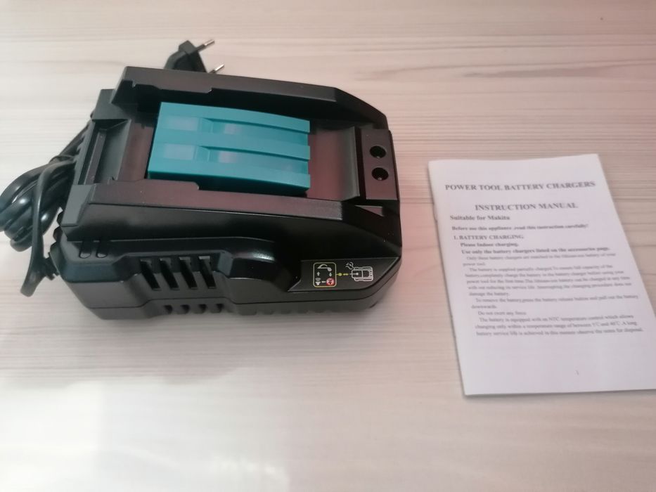 Încărcător Makita
