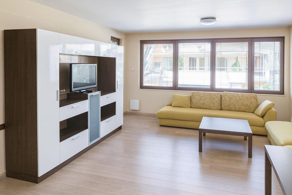 Дава се под наем Двустаен апартамент в Пловдив, Център - 75 кв.м за 459 € - Снимка #1