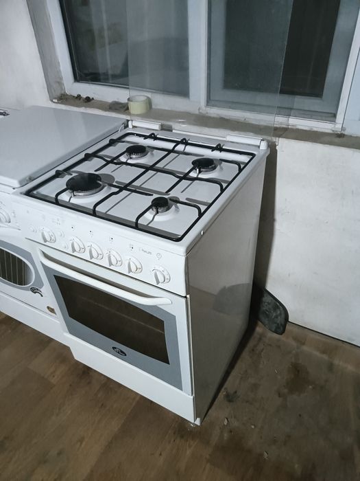 Продам газ плиту