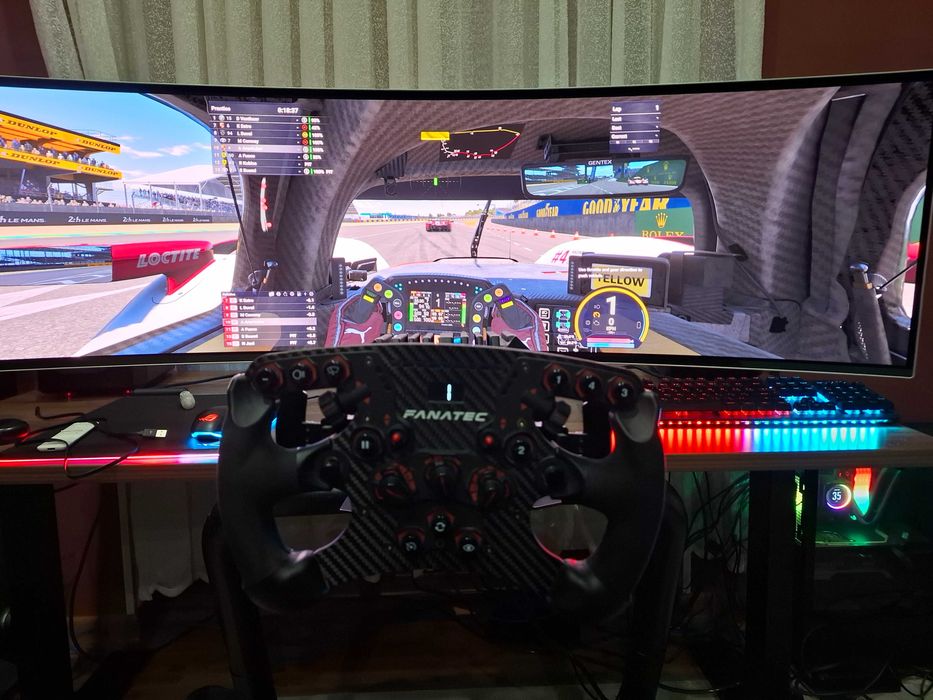Топовый игровой ПК в комплекте с гоночным симулятором от Fanatec