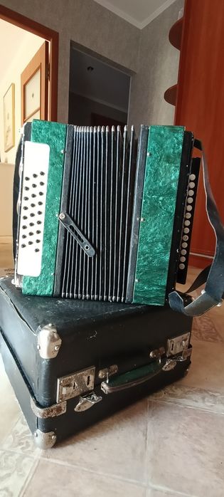 Продам гармонь советский