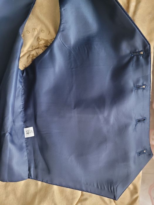 Костюм школьный новый