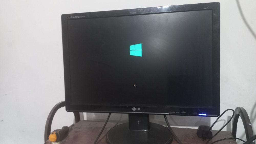 19 tali  monitor sotiladi 19 LG Lcd