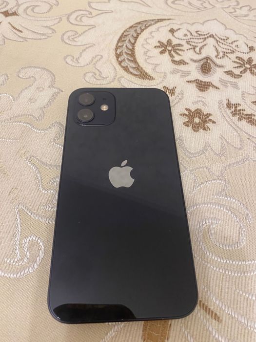 Продам айфон 12 черного цвета