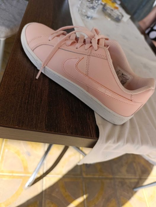 Продавам сникърси ,Nike