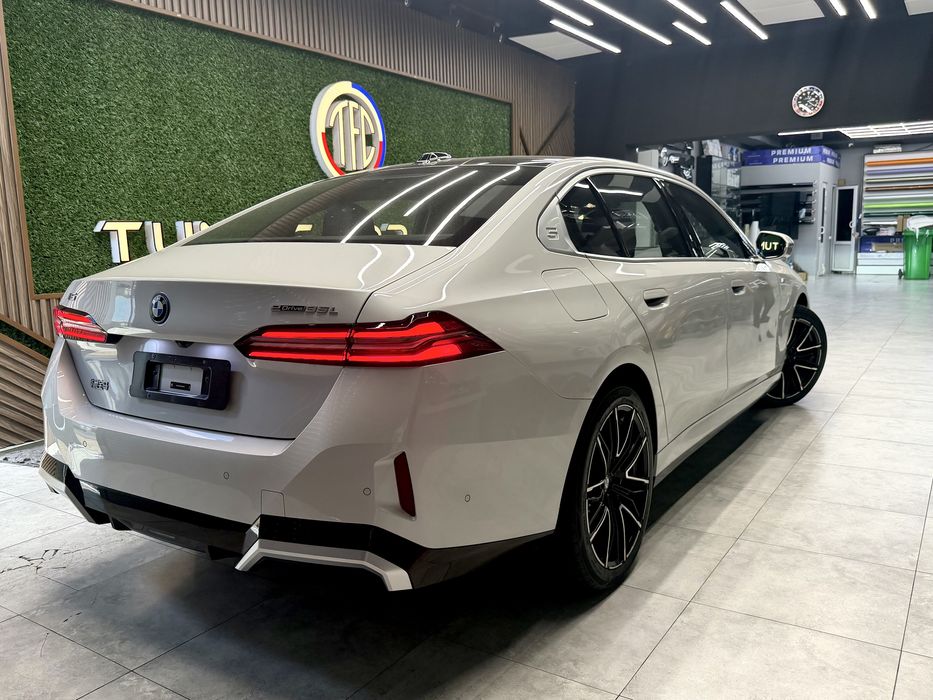 BMW i5 eDrive 35L