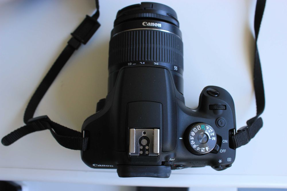 Canon EOS 2000D + обектив Canon EF-S 18-55mm f/3.5-5.6 IS-Фотоапарат