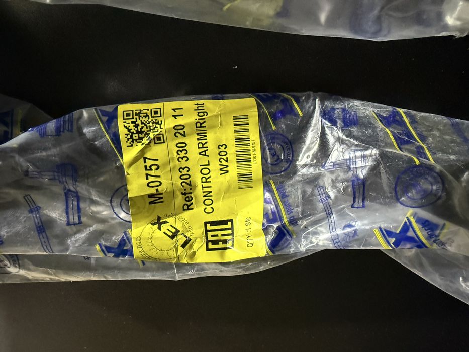 Комплект предни долни носачи ляв-десен за Mercedes C class W203