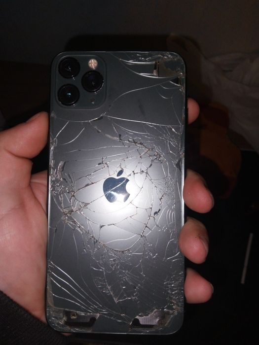 Iphone 11 PRO MAX 128GB За части НЯМА ICLOUD
