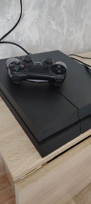 Продам PlayStation 4