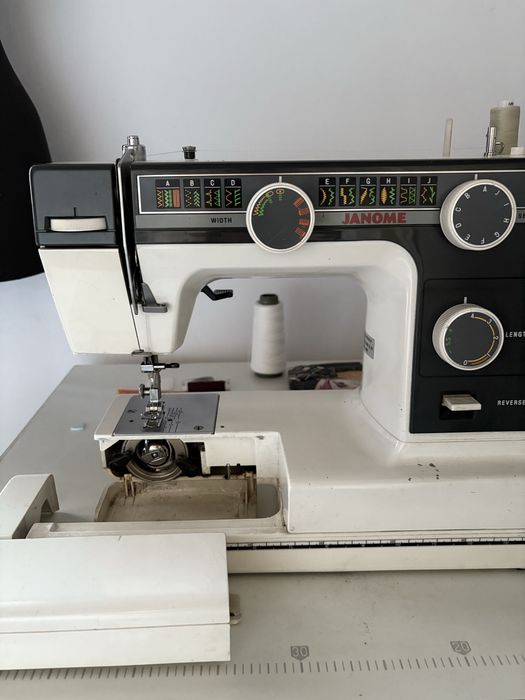 Швейная машинка janome