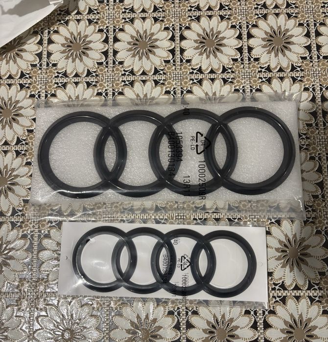 Черен гланц емблеми за Ауди