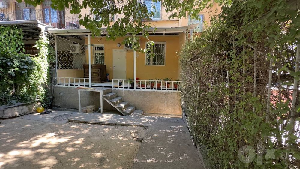 Продается своя квартира Ю.Обад, 1-й этаж, вдоль дороги, первая линия
