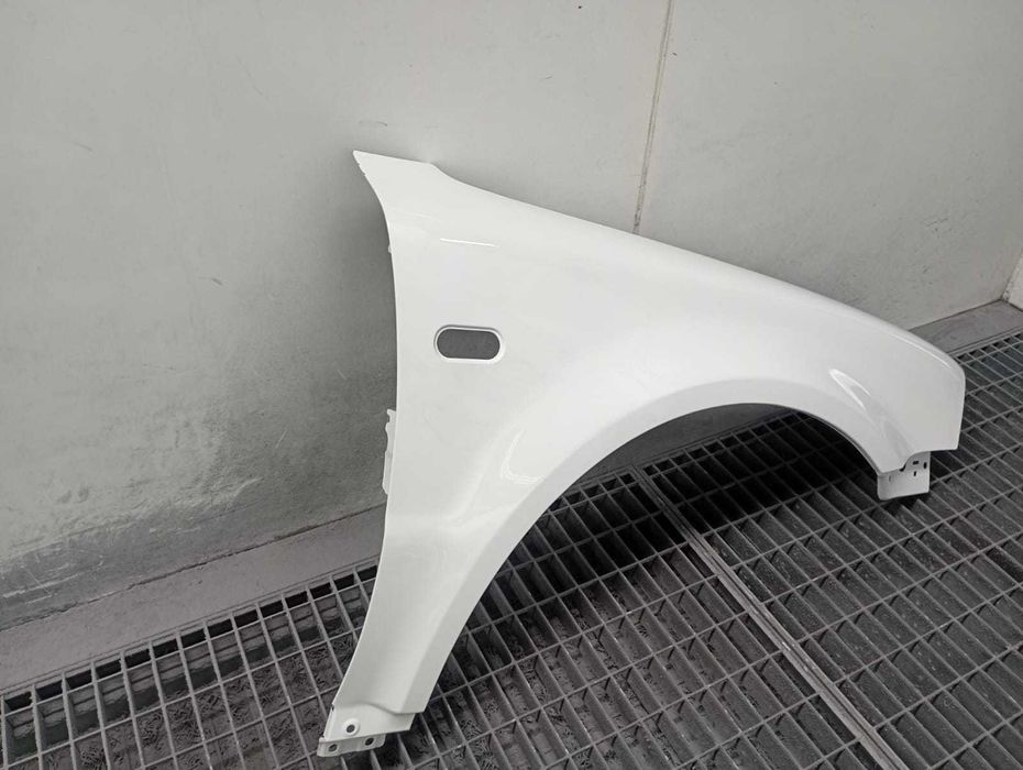 Aripa Fata Dreapta VW Passat B5.5 An 2000-2004 (LB9A (Alb))