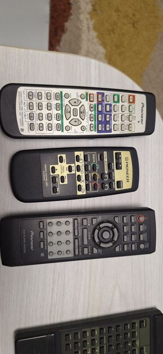 Telecomenzi audio video originale.