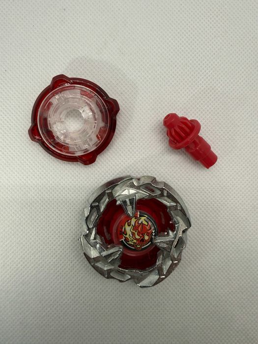 Beyblade комплект с X-Winder Launcher