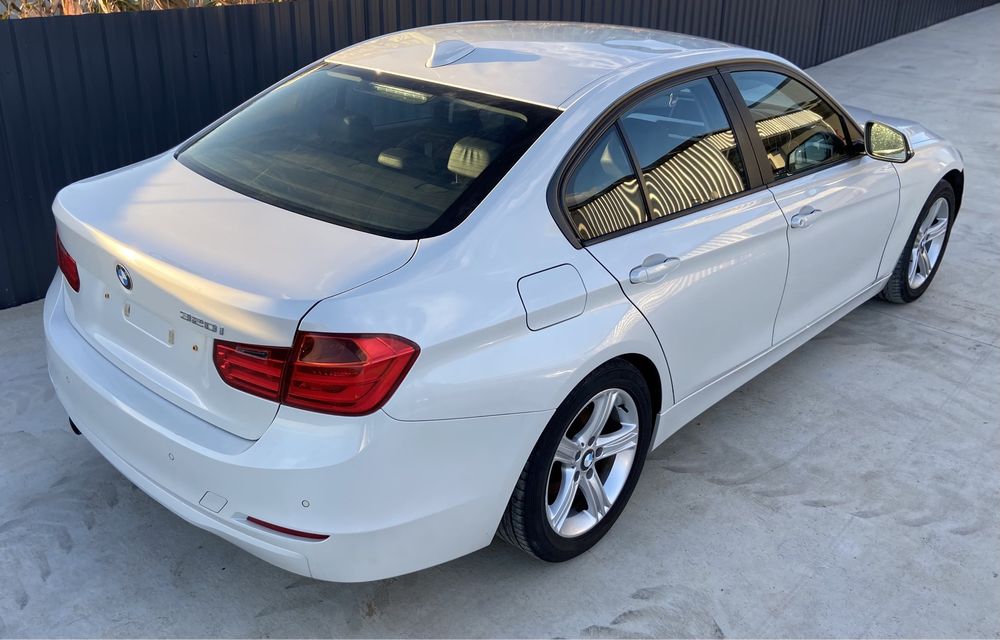 Dezmembrez BMW 320i N20B20b 2.0i benzina F30, piele incalzit,jante 17