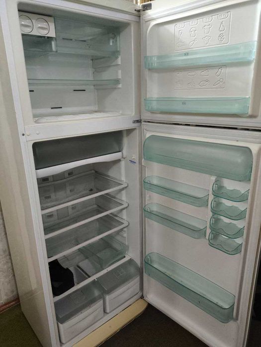 Холодильник Hotpoint Ariston