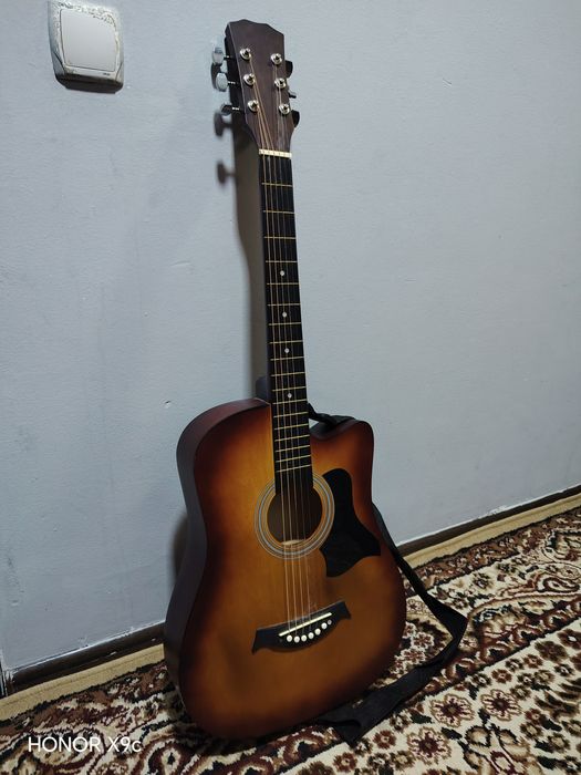 Срочно сотилади Гитара янги  38