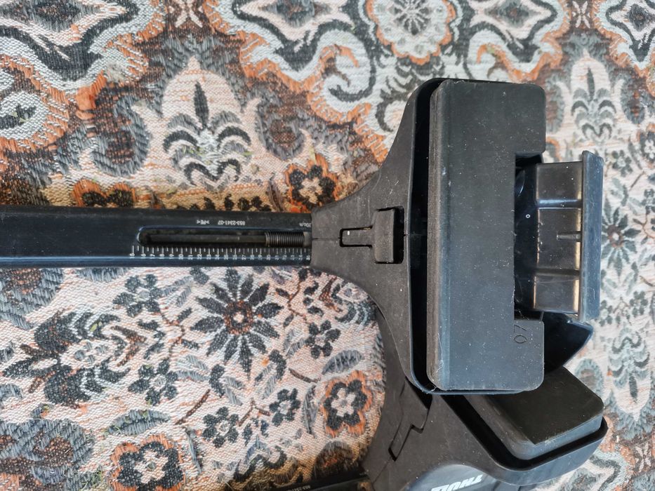 Греди за багажник за кола напречни Thule - Метални, 120cm с ключ