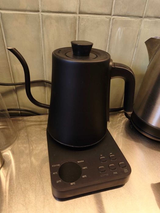 Много оборудования для кафе и бара(блендер, смузи, кофемашина и т.п.)