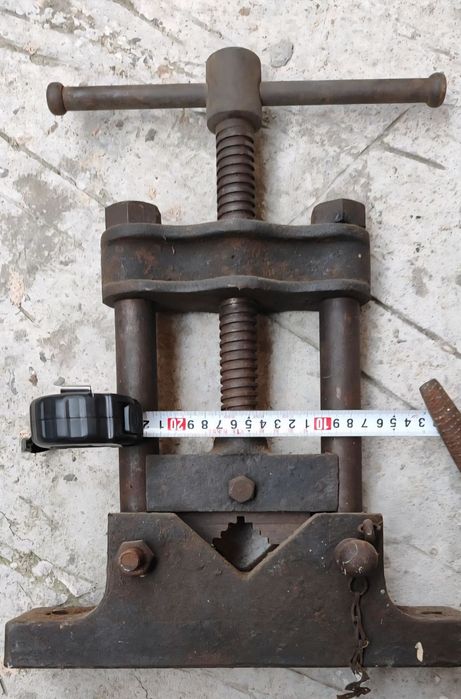 Тръбна стяга менгеме. Стабилно, работещо в много добро състояние