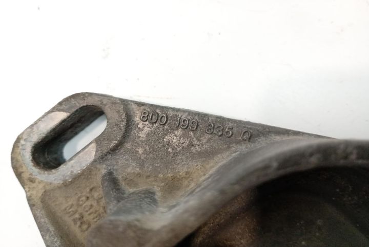 Suport  tampon 8D0199335Q Volkswagen VW Passat B5