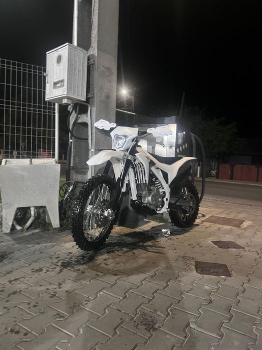 Vând Enduro 250 cc