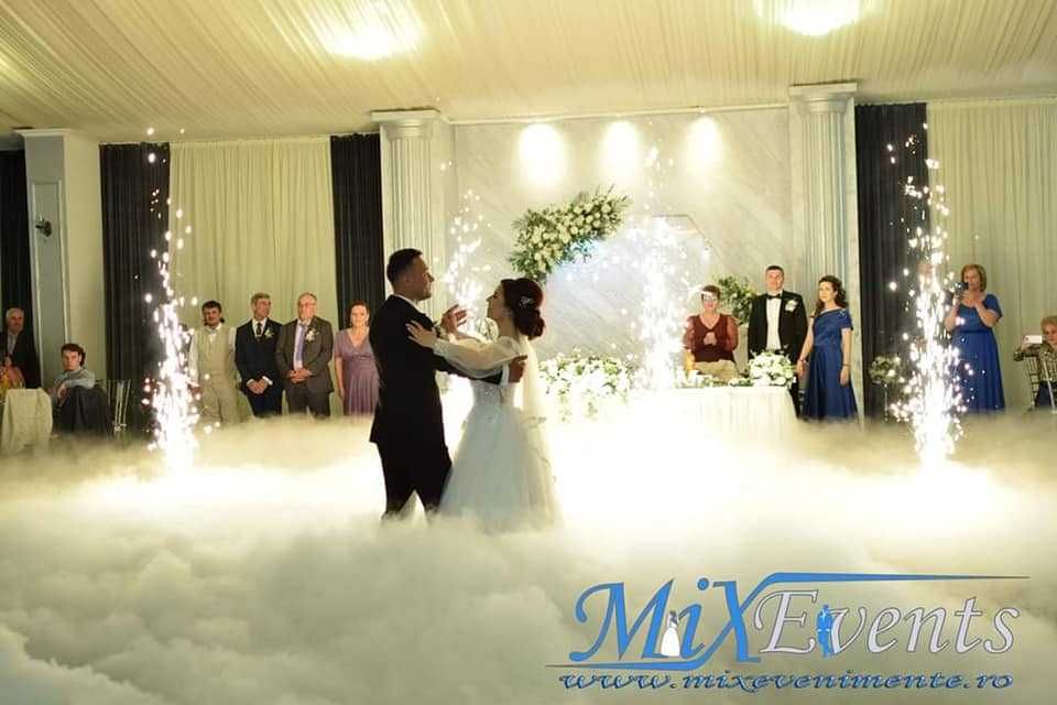 Fum greu – gheata carbonica, artificii rotative, baloane sapun cu fum