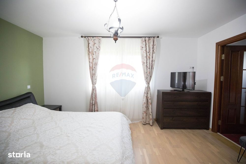 Casă / Vilă cu 8 camere de vânzare