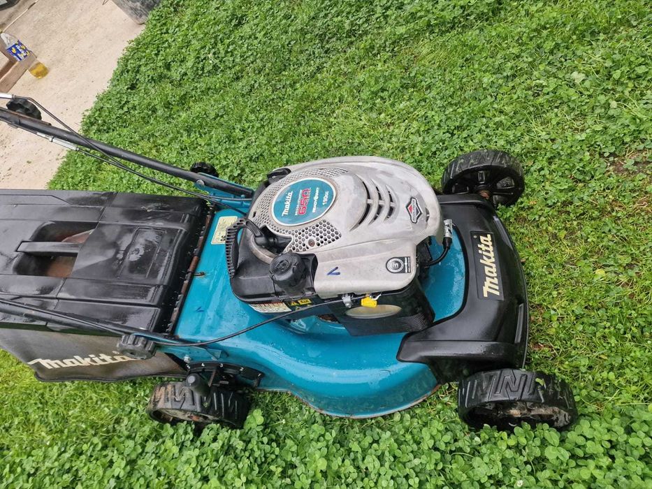 Masina de tuns iarba MAKITA pe benzina BRIGGS 5CP Tractiune+COS PERFEC