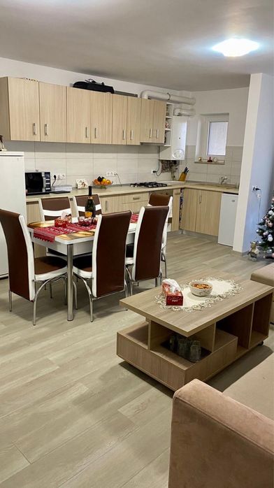 Inchiriez apartament