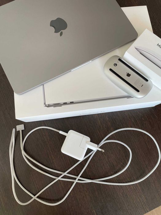 MacBook Air M2 (2022г) 16GB / 256GB + Apple Magic Mouse