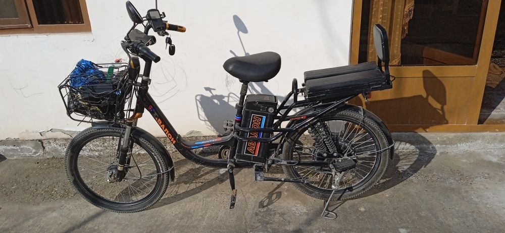 Buxoro shahrida joylashgan