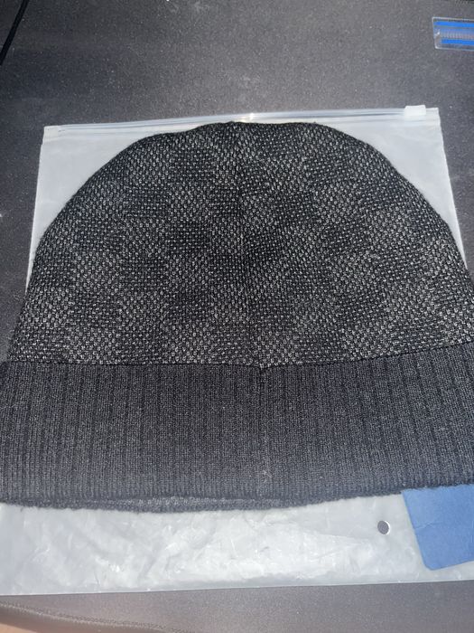 caciula LV noua cu eticheta