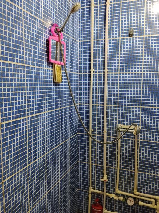 Квартира однокомнатная с подвалом в центре Ангрена