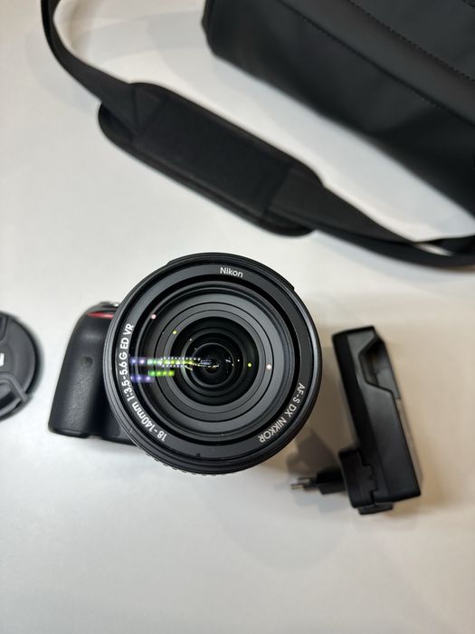 Продам зеркальную камеру Nikon D5300