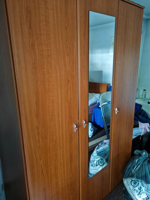 Dulap, șifonier cu oglinda.