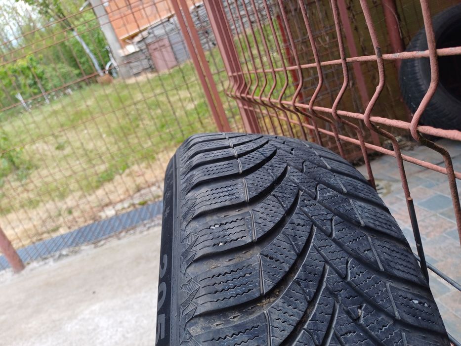 Patru cauciuciucuri cu tot cu jante de aluminiu