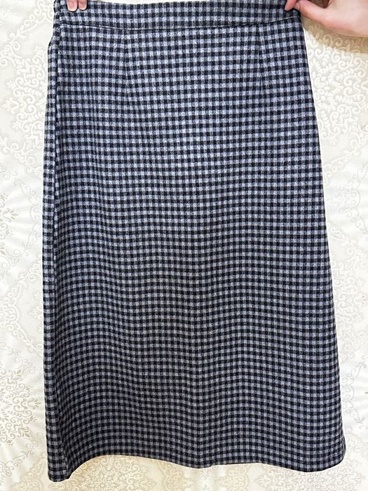 Клечатая серая юбка