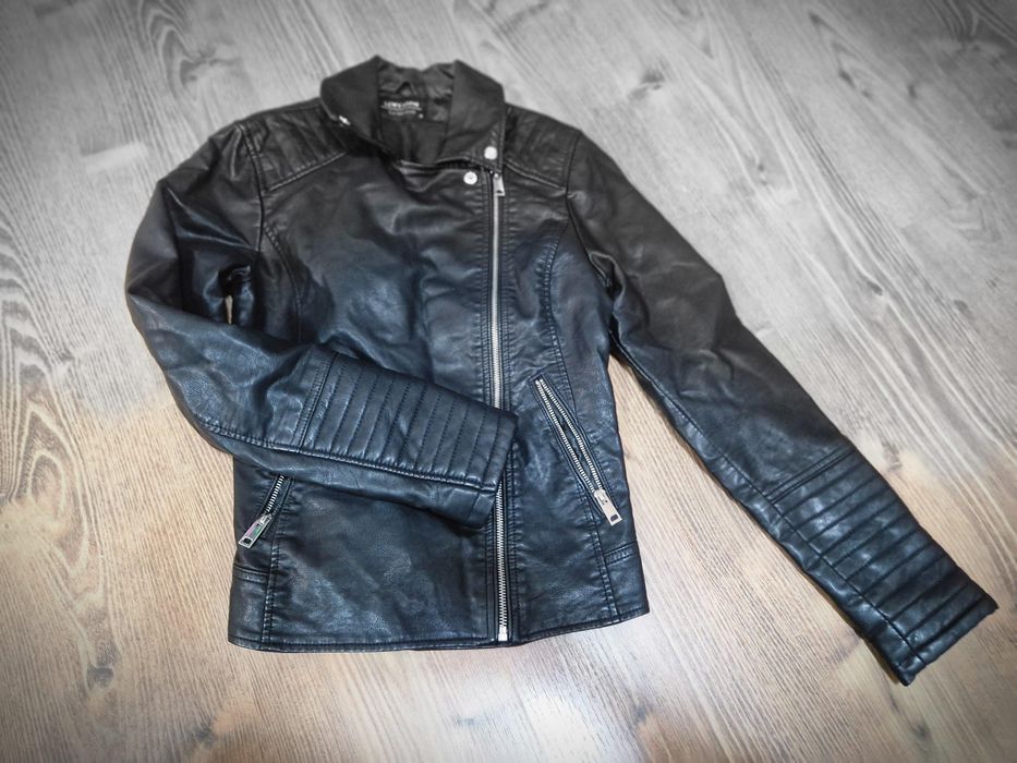 Geaca neagra LCW din piele ecologica