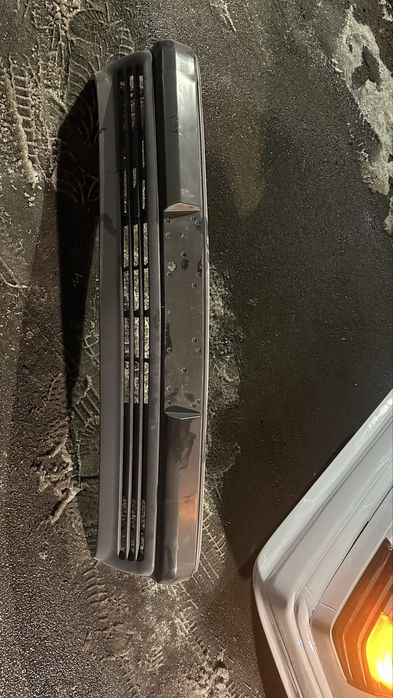 Бампер на мерседес 124