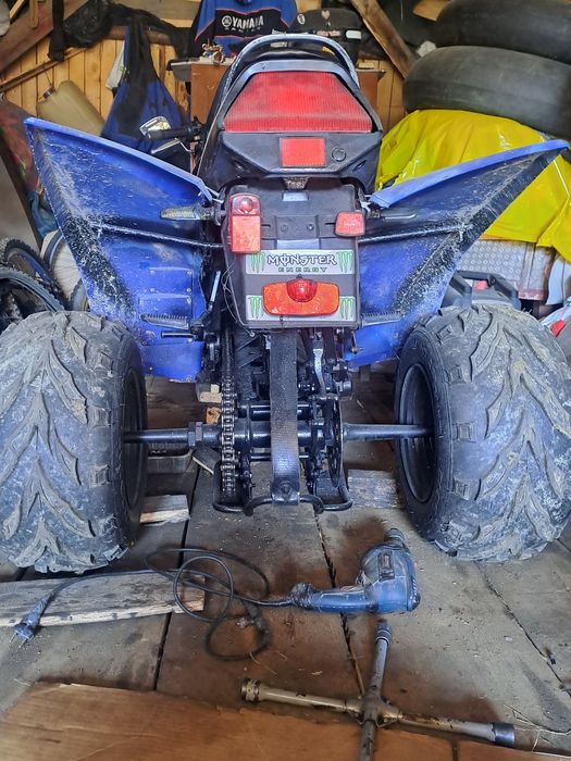 Vand proect pe 3 roți Suzuchi gsx 750cc f 130 cp ne mai pornit de 1 an de zile preț 5000de lei negociabil