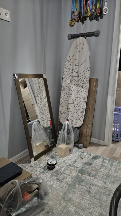 Продам настенное зеркало