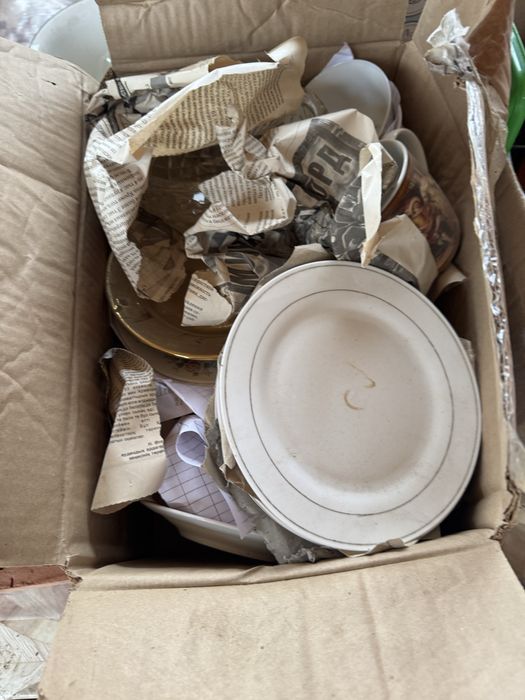 Кружки, тарелки фарфоровые